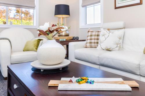 Sweet Magnolia 1 or 2 BR Suite St Kilda Cambridge with Complimentary Continental Breakfast — 4-Star Luxury Hotel in Cambridge, New Zealand