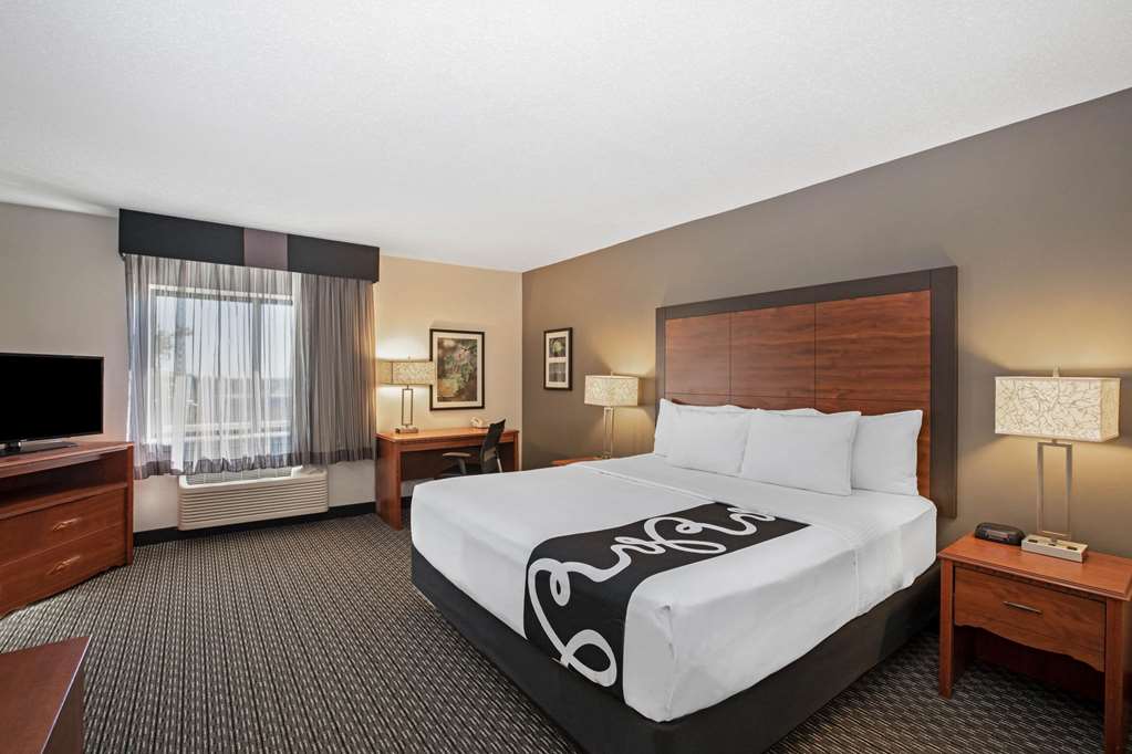 La Quinta Inn & Suites by Wyndham N Little Rock McCain Mall - photo 27