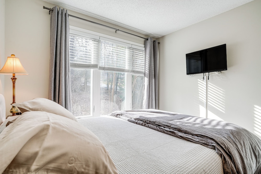 Modern Townhome at Wintergreen Resort - photo 16