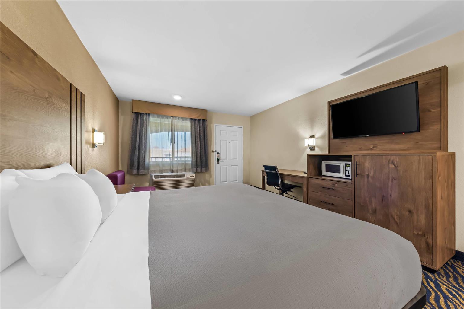Quality Inn & Suites - photo 17