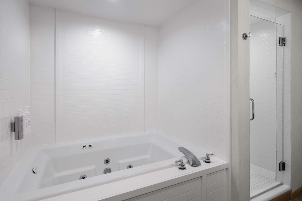 Hampton Inn Charleston North - photo 18