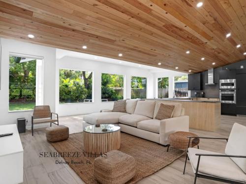 Stunning Modern Coastal Villa The Three Palms — 4-Star Luxury Hotel in Delray Beach, United States