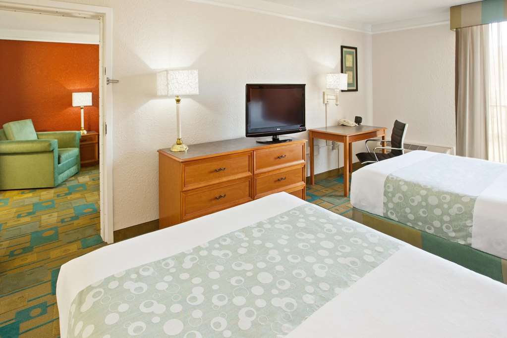 La Quinta Inn & Suites by Wyndham Nashville Airport Opryland - photo 47