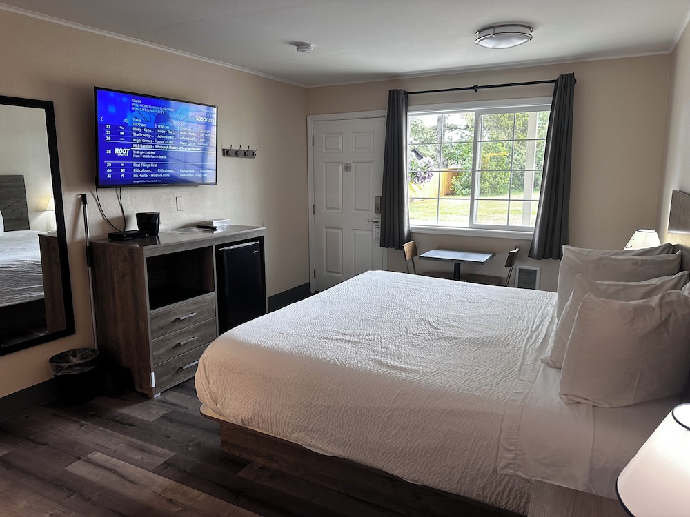 The Coastal Inn and Suites - photo 76