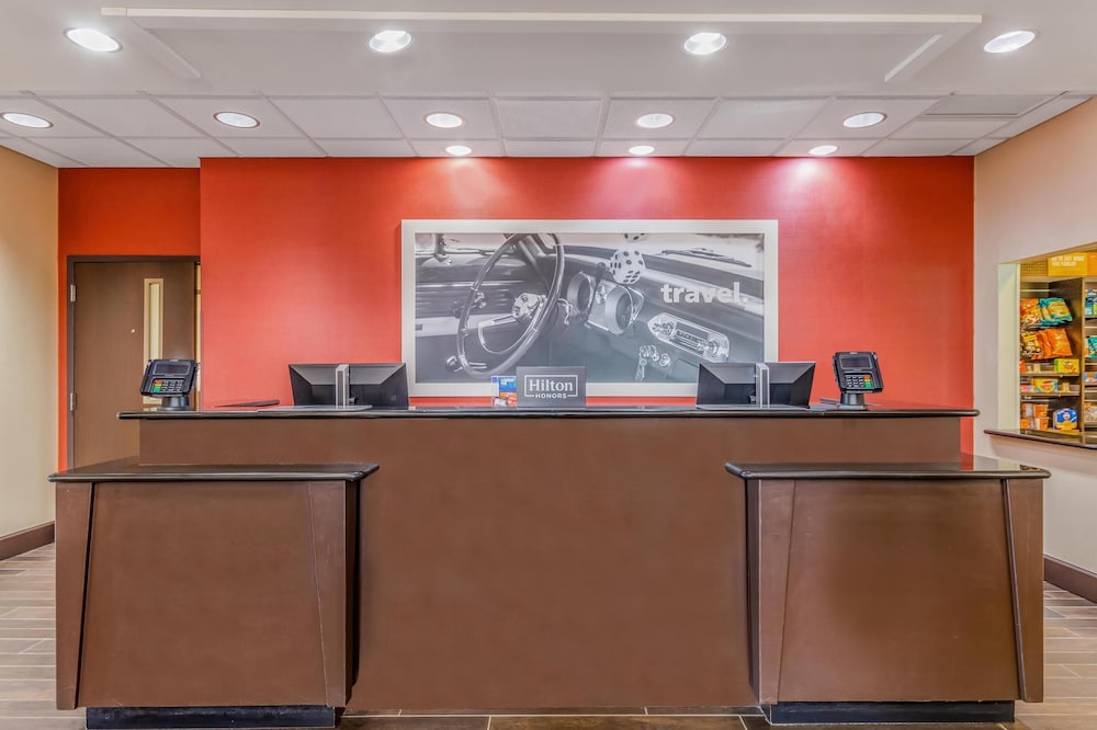 Hampton Inn & Suites Detroit Airport Romulus - photo 6