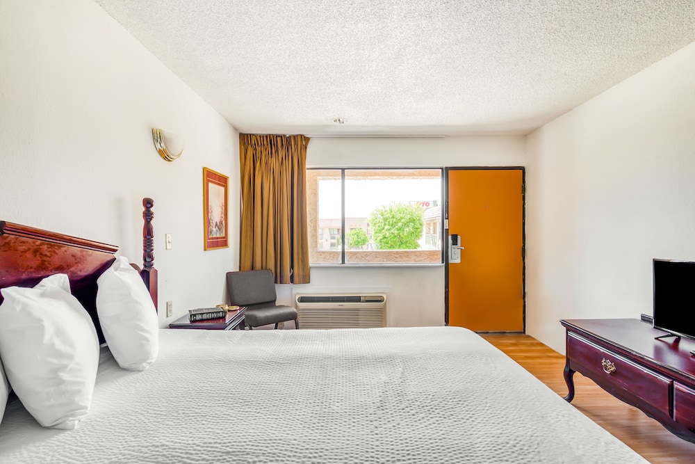 OYO Hotel Groesbeck - photo 7