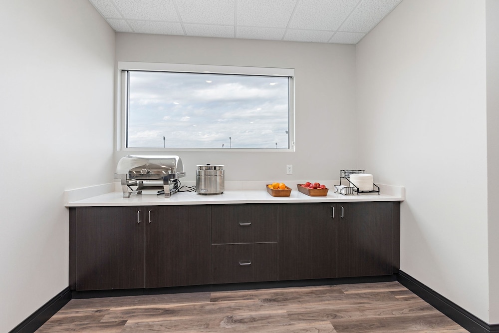Holiday Inn Exp Parkville - photo 68