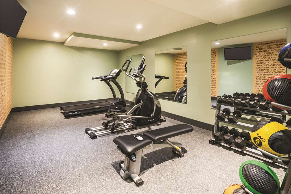 La Quinta Inn & Suites by Wyndham Brooklyn Central - photo 7