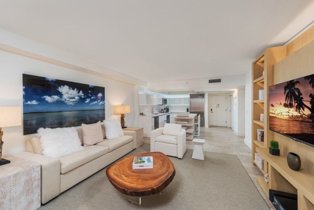5 Star Hotel 1 1 Direct Ocean Unit 944 1 Bedroom Condo - photo 13
