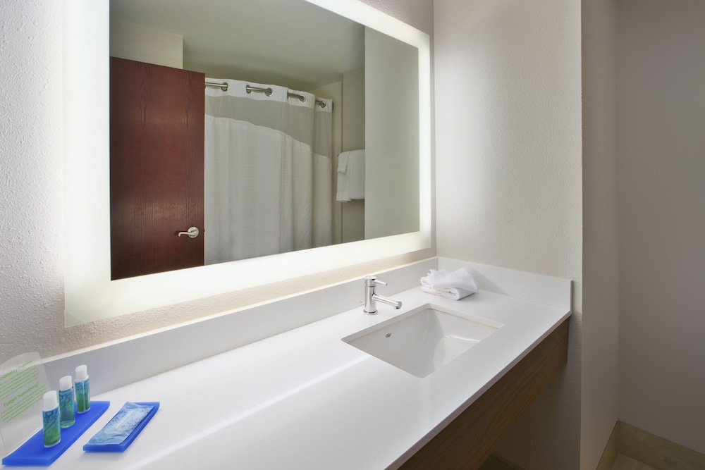 Holiday Inn Express & Suites Milford by IHG - photo 19