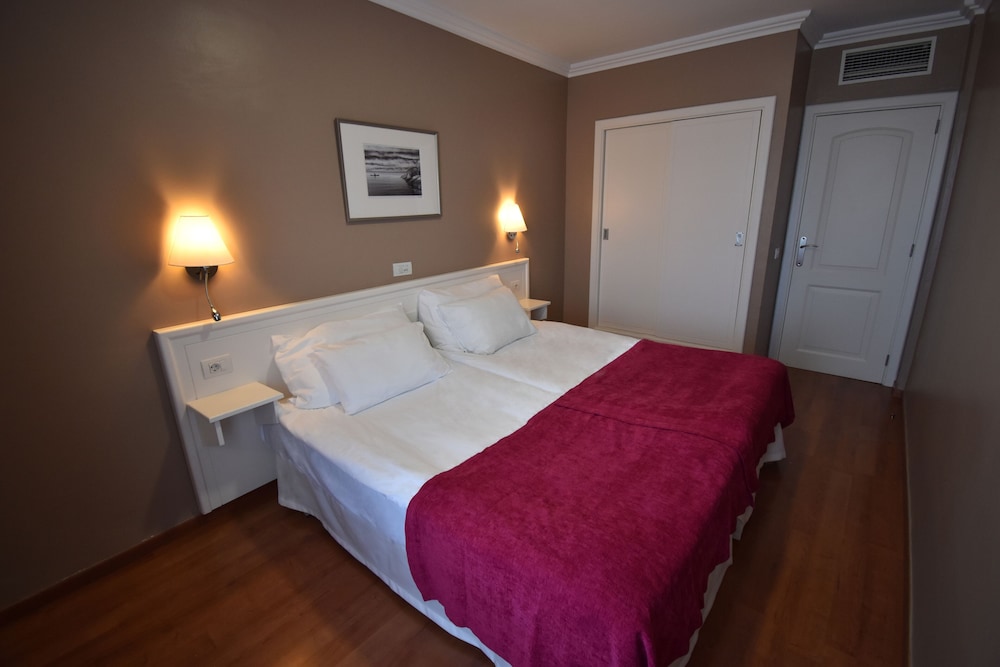 Coral La Quinta Park Suites — hotel in Santa Ursula