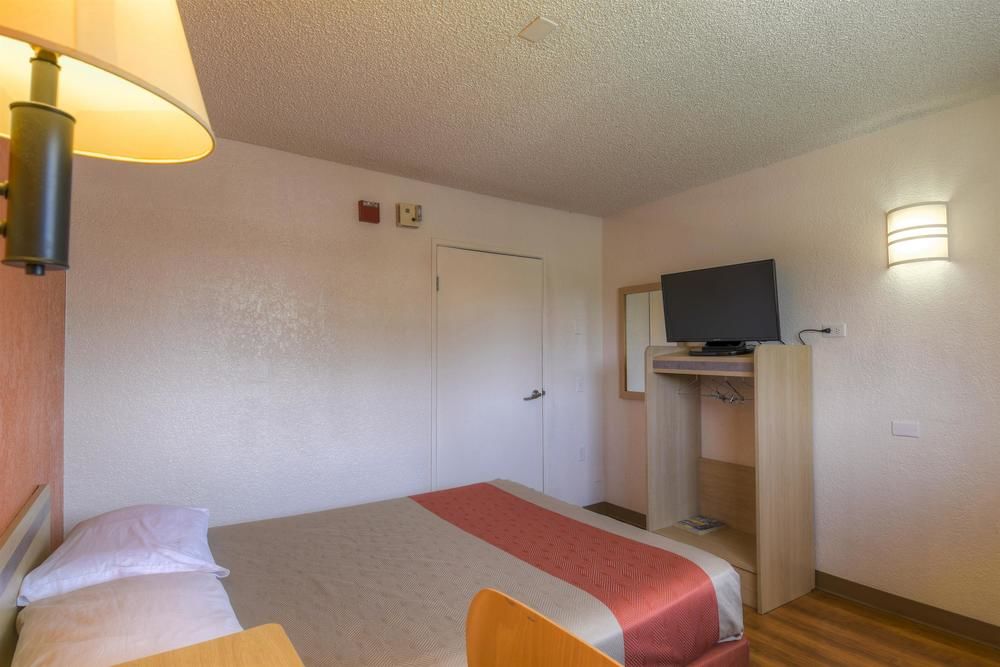 Motel 6 Los Angeles Baldwin Park - photo 8