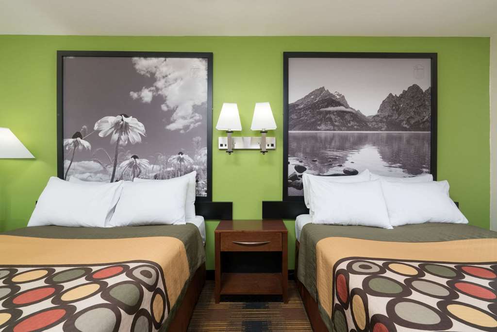 Super 8 by Wyndham Rochester Mayo Clinic Area - photo 10