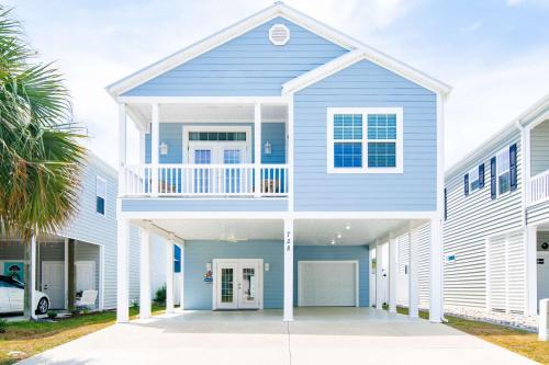 Flamingo Hideaway Modern House w Elevator — 4-Star Luxury Hotel in Myrtle Beach, United States
