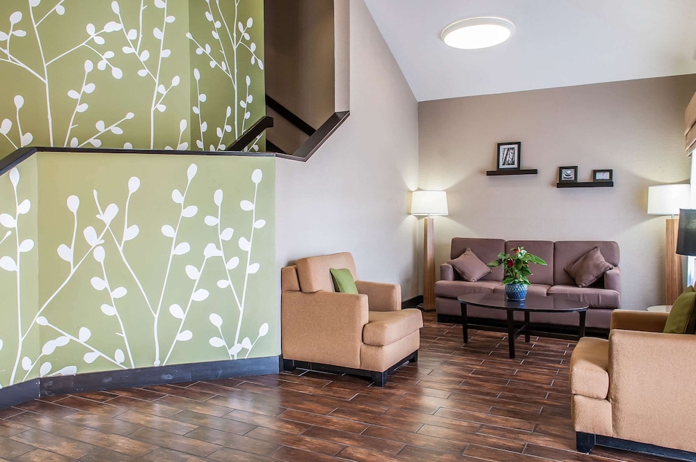 Garner Hotel Albuquerque Airport by IHG - photo 3