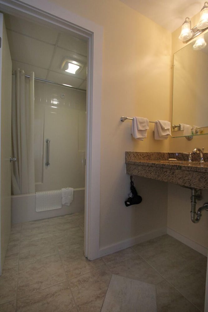 Atlantic Oceanfront Hotel - photo 39