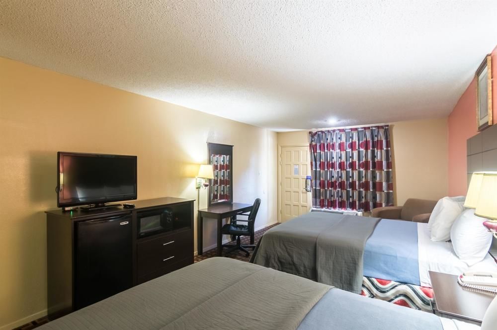 Red Roof Inn & Suites San Angelo - photo 20