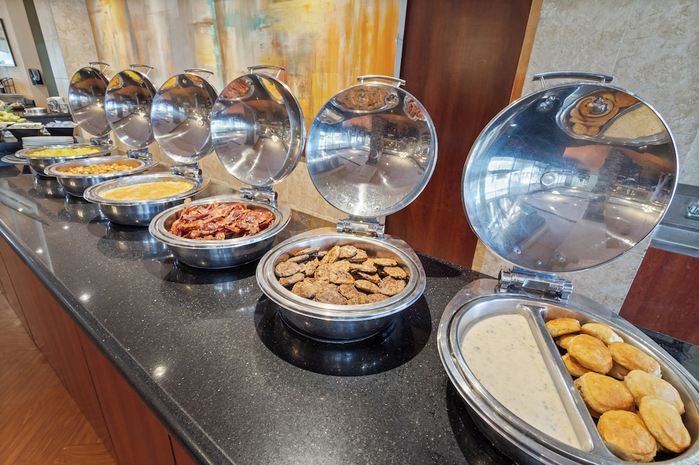 Crowne Plaza Executive Center Baton Rouge by IHG - photo 110