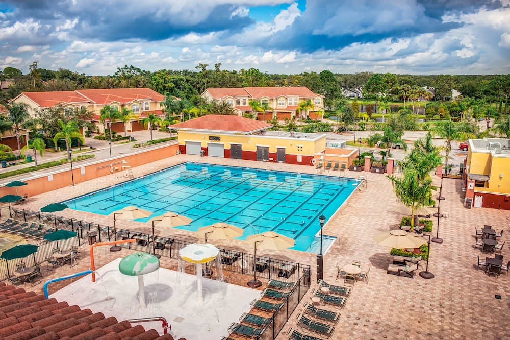 Emerald Greens Hotel Condo Resort - photo 16