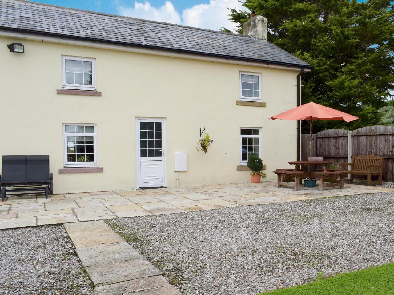 West Boundary Farm Cottage 1 — 4-Star Luxury Hotel in Preston, United Kingdom