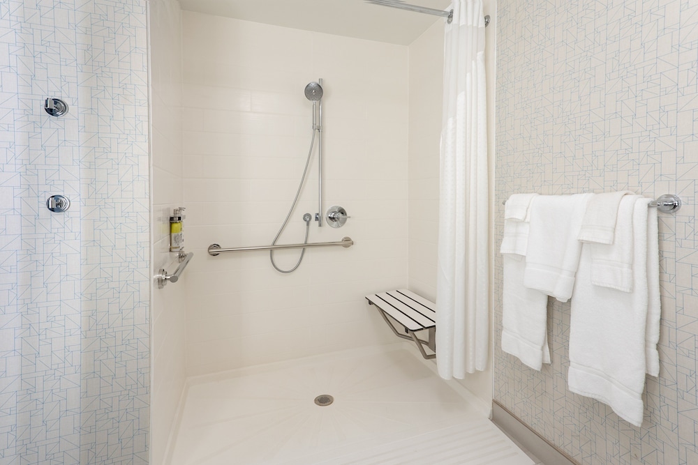 Holiday Inn Express & Suites Firestone Longmont by IHG - photo 15