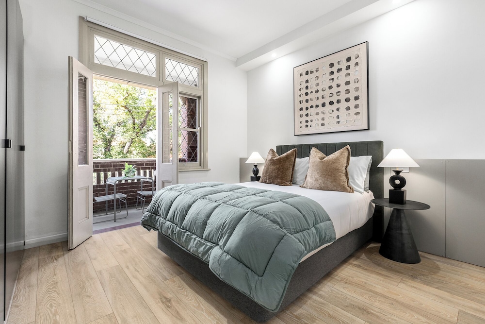 Simpson Street Apartments by Urban Rest — 4-Star Luxury Hotel in East Melbourne, Australia