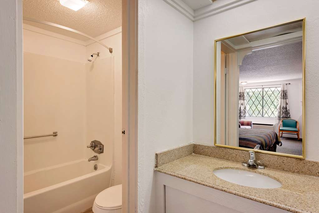 Knights Inn Cleveland Macedonia - photo 11