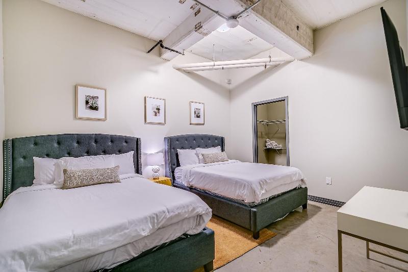 Luxury Downtown Dallas Stay by Amyfinehouse - photo 262