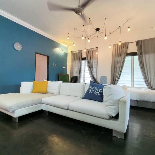 Getaway Hometsay Neaby Beach batu Ferringghi 4BR for 15px in Tanjung Tokong, Malaysia