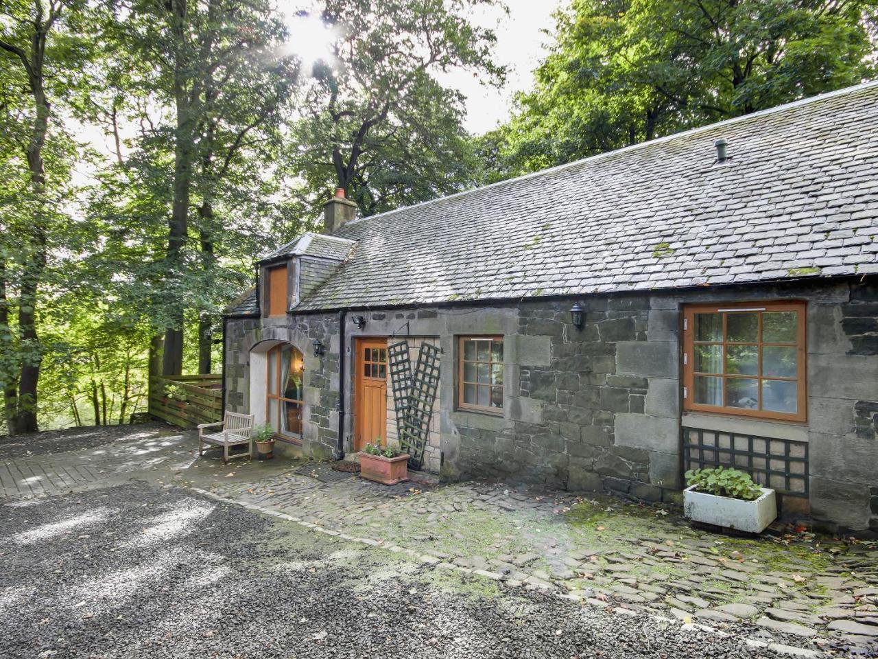 Coach House — 4-Star Luxury Hotel in Ratho, United Kingdom