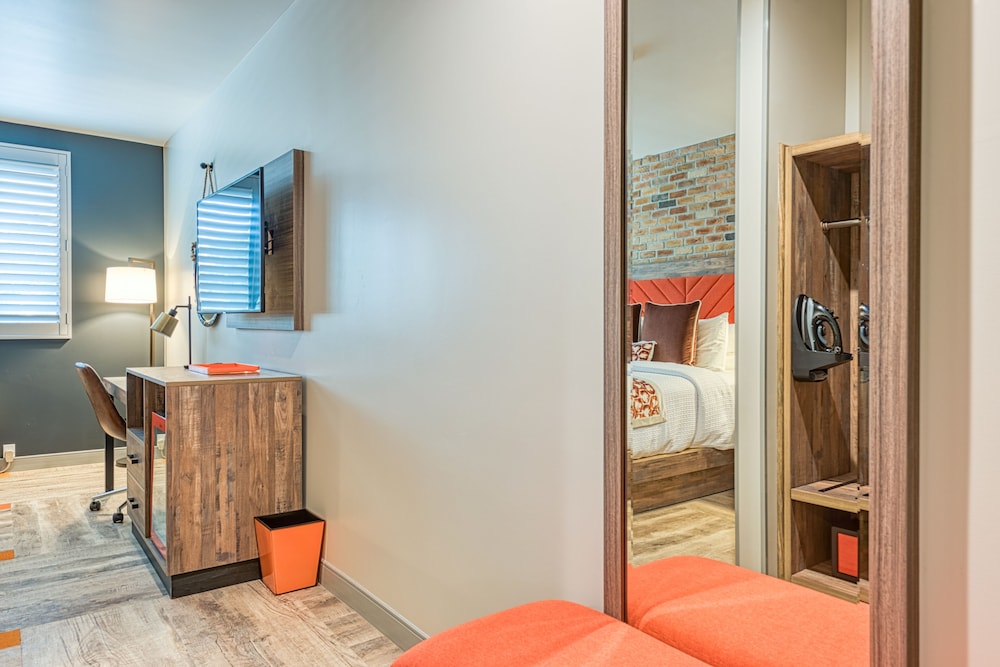 Hotel Lexen Newhall - photo 34