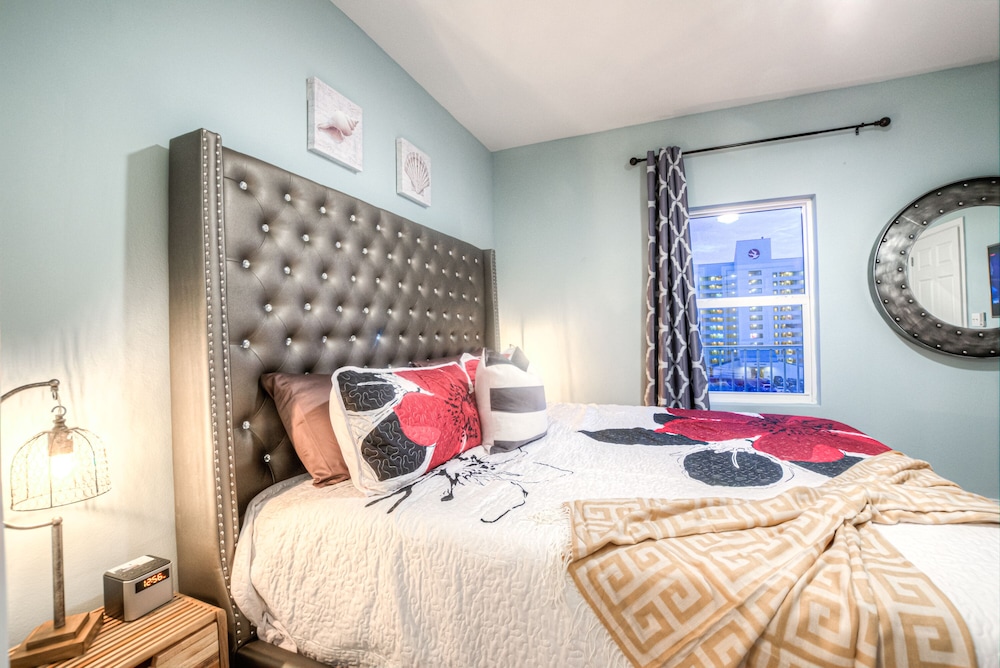 Laketown Wharf Resort by Aneliya's Rentals - photo 171