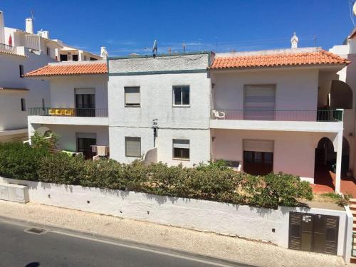 Apart 2 quartos 350m praia Olhos d'Água F — 4-Star Luxury Hotel in Olhos De Agua, Portugal