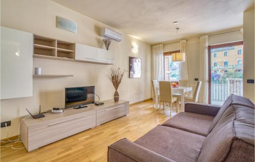 Awesome Apartment In Toscolano Maderno — 4-Star Luxury Hotel in Toscolano Maderno, Italy