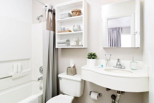 Intown Suites Extended Stay Matthews Nc East Independence Blvd - photo 7