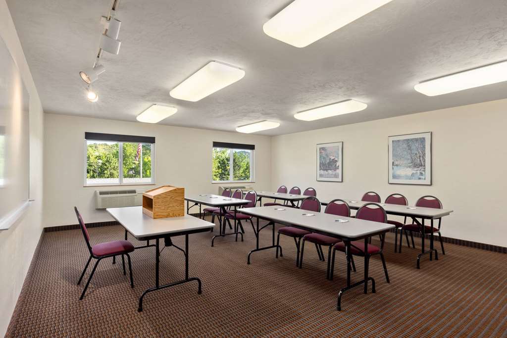 Super 8 by Wyndham Roseburg - photo 33