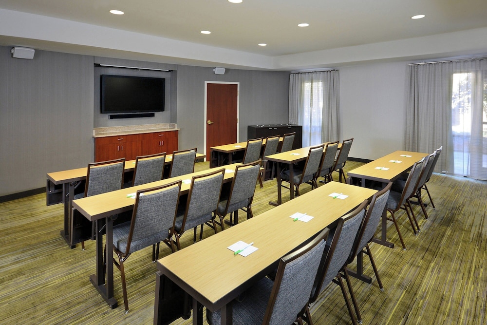 Courtyard by Marriott Danville - photo 35