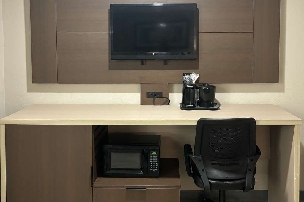 Quality Inn & Suites at Airport Blvd I 65 - photo 21
