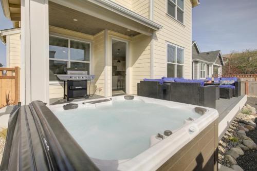 The Sand’s Ours Just Say When in Ocean Shores, United States