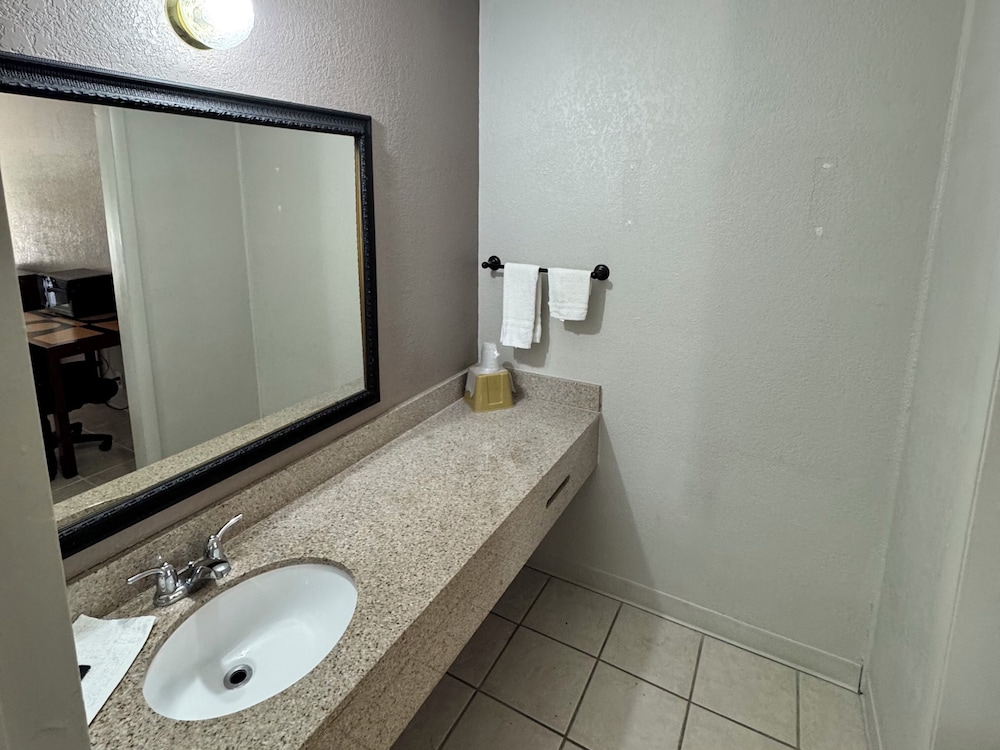 Budgetel Inn Phenix City - photo 25