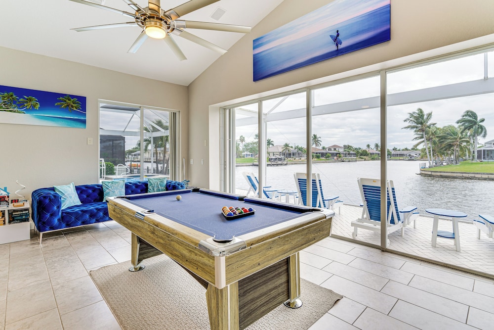 Canalfront Pool and Hot Tub Home in Cape Coral — 4-Star Luxury Hotel in Cape Coral, United States