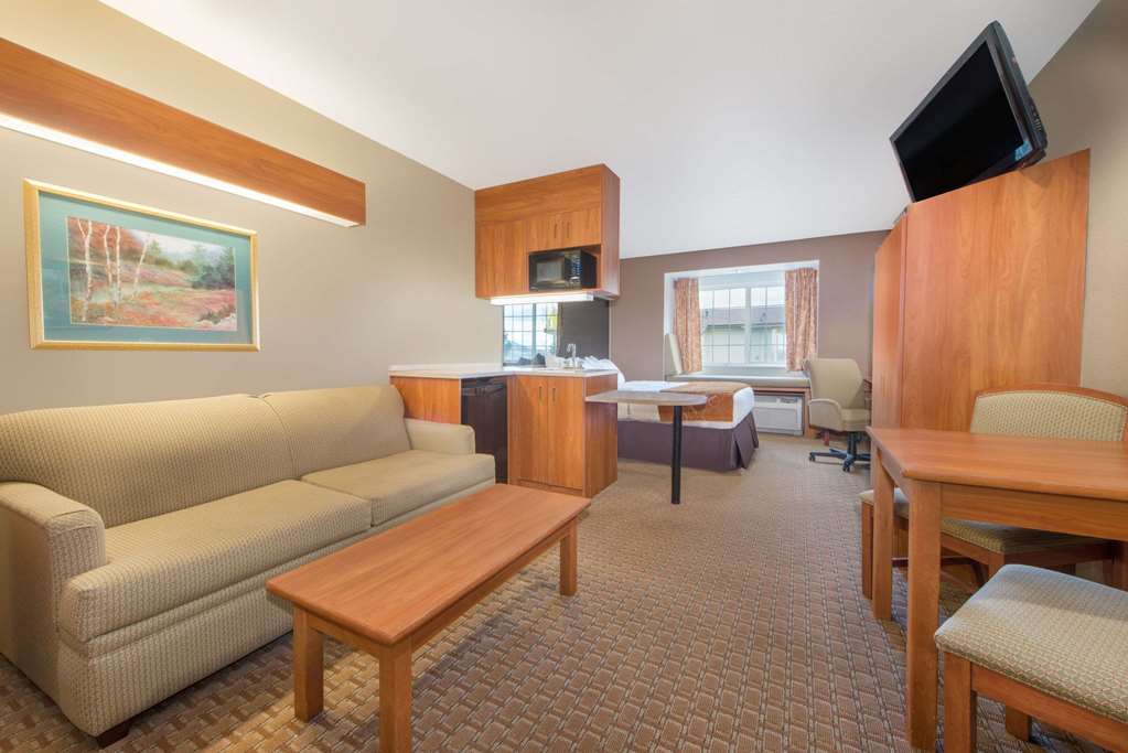Microtel Inn & Suites by Wyndham Raton - photo 13