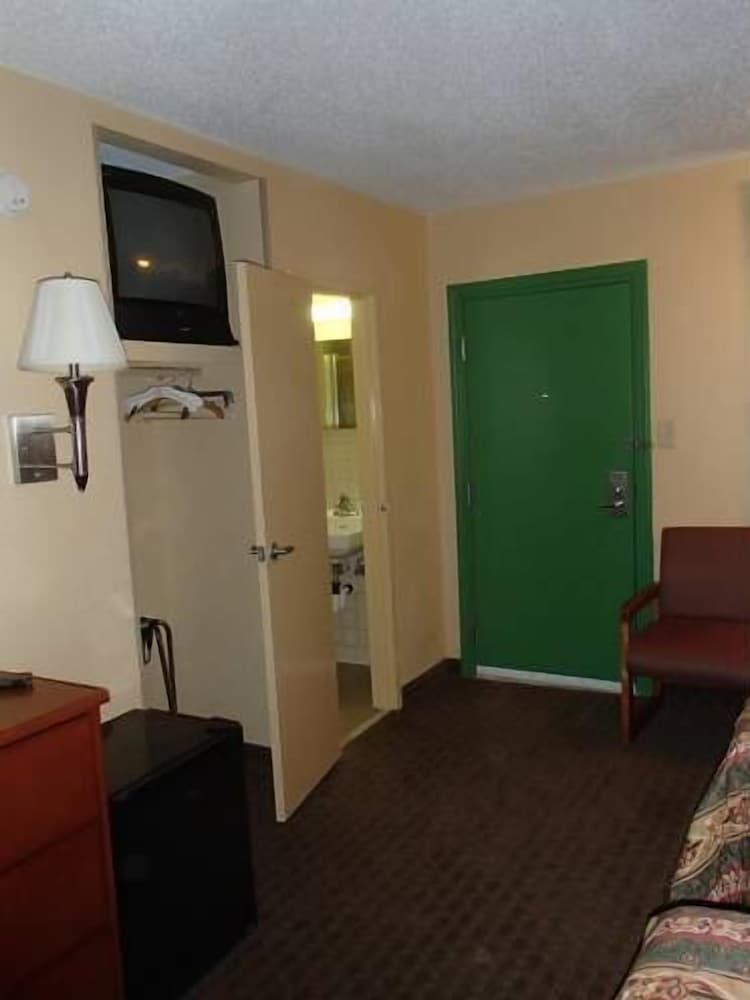 Royal Inn of New Orleans - photo 6