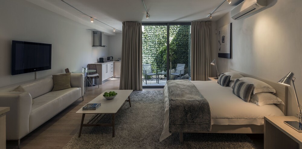 Blue Views Studio Apartments — 4-Star Luxury Hotel in Cape Town, South Africa