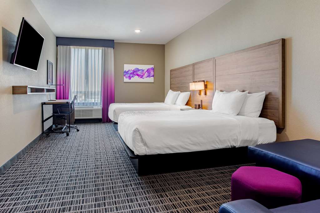 La Quinta Inn & Suites by Wyndham San Antonio Alamo City - photo 15