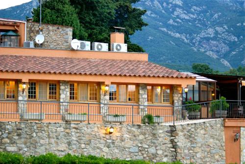 Restaurante y Alojamiento Can Mach — Darnius — photo 4