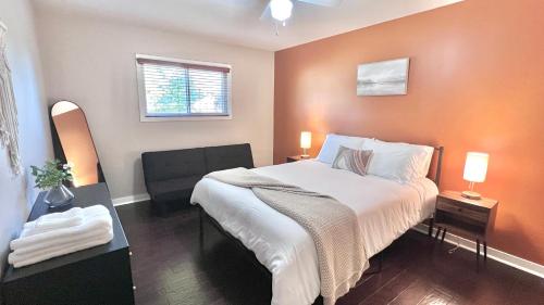 Relaxing Work Ready 3BD2BA 1 Mile to U of I — 4-Star Luxury Hotel in Champaign, United States