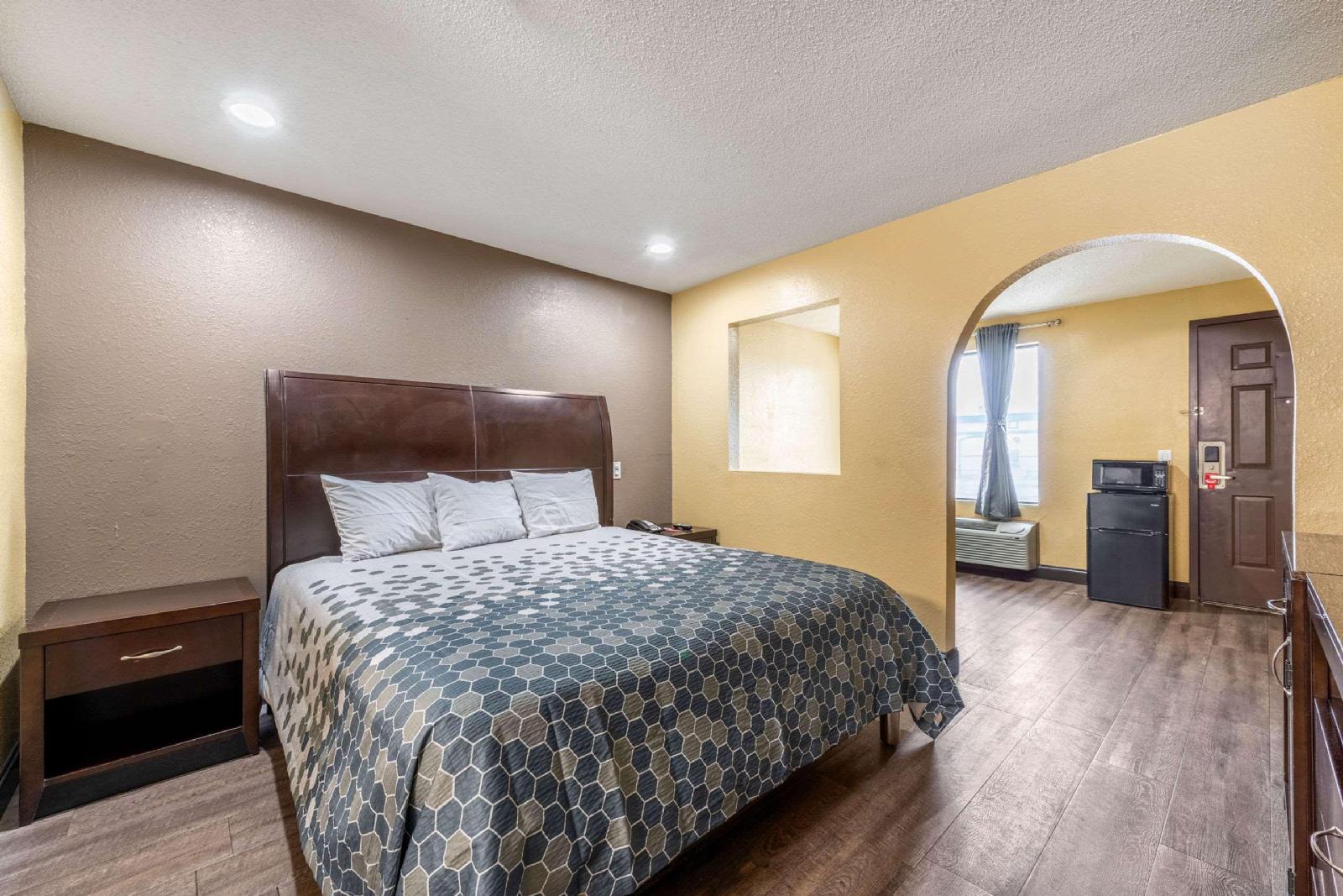 Southern Inn and Suites - photo 12