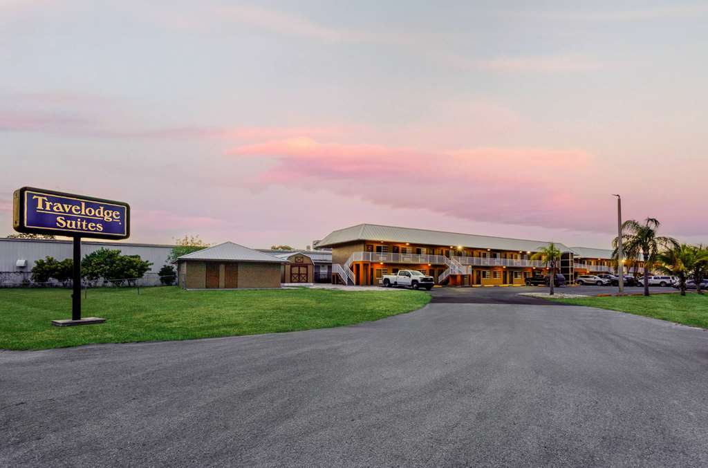 Travelodge Suites by Wyndham Lake Okeechobee - photo 5