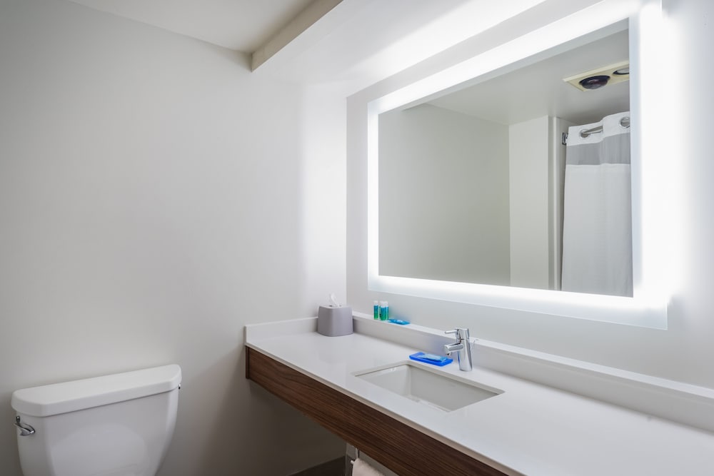 Holiday Inn Express Hotel & Suites Louisville East by IHG - photo 21